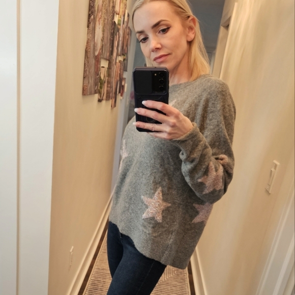 Lou & Grey Sweaters - NWT 💕 Lou & Grey Shimmer Star Sweater - SIZE M